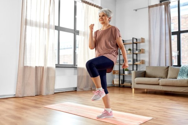 Avoid aging dominoes not only move, but also improve your body and maintain your strength in the correct walking posture.