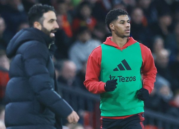 As: Although Rashford really wants to join Barcelona, he is not currently in Barcelona s plan