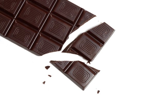 Is it a good match to eat dark chocolate with milk? Don t eat 6 kinds of food combinations together. If you eat something wrong, you may also hurt your health if you don t have any nutrition.